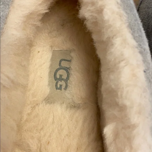 UGG Ansley slipper, preowned, gently used, sz. 8 - Picture 2 of 5